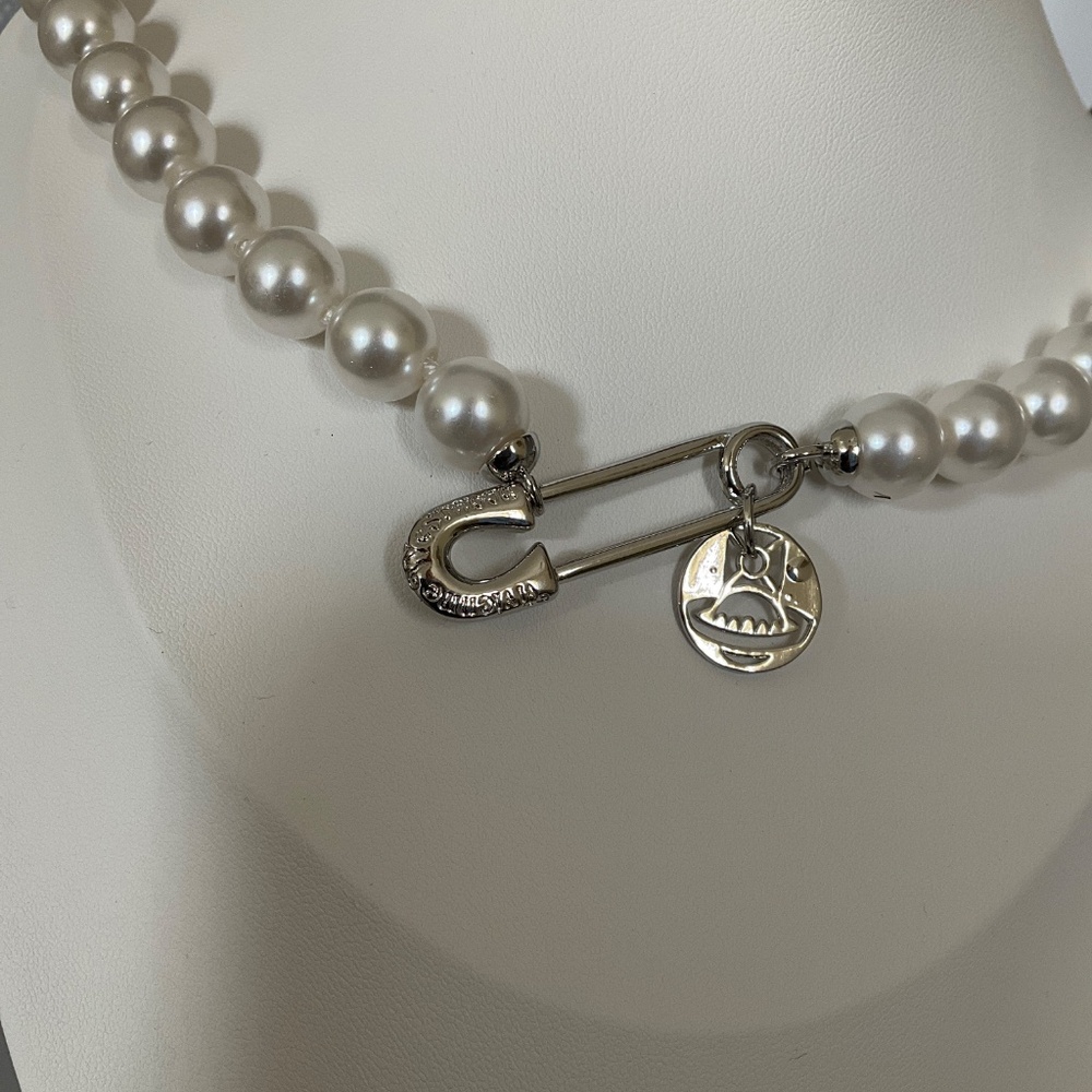 Vivienne Westwood Pin Pearl Silver Crystal Necklace - Picture 2 of 4